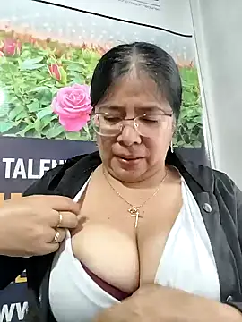 Snapshot of __valentina18 chatting on May 14, 2026, 12:02 pm valentina18 online show from May 14, 2026, 12:02 pm