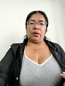 Snapshot of __valentina18 chatting on October 4, 2025, 1:01 pm valentina18 online show from October 4, 2025, 1:01 pm