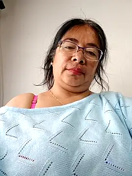 Snapshot of __valentina18 chatting on March 5, 2025, 8:32 pm valentina18 online show from March 5, 2025, 8:32 pm
