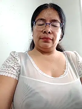 Snapshot of __valentina18 chatting on February 25, 2025, 1:43 pm valentina18 online show from February 25, 2025, 1:43 pm