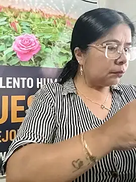 Snapshot of __valentina18 chatting on February 25, 2026, 1:00 pm valentina18 online show from February 25, 2026, 1:00 pm