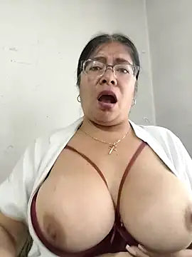 Snapshot of __valentina18 chatting on December 15, 2025, 1:28 pm valentina18 online show from December 15, 2025, 1:28 pm