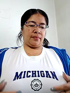 Snapshot of __valentina18 chatting on February 21, 2025, 1:11 pm valentina18 online show from February 21, 2025, 1:11 pm