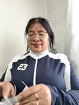 Snapshot of __valentina18 chatting on January 7, 2026, 1:05 pm valentina18 online show from January 7, 2026, 1:05 pm