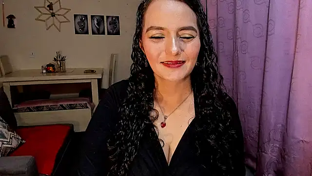 emma luxy online show from April 12, 2026, 1:09 am