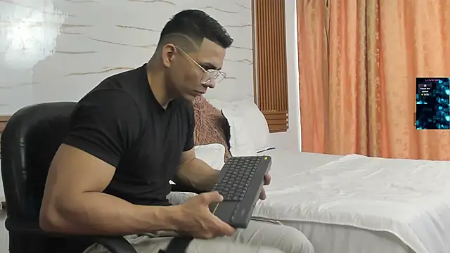 ChoreyTaiylor online show from November 22, 2025, 3:22 pm