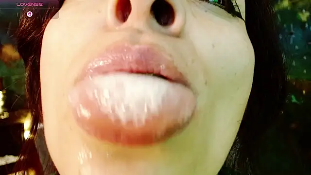julieth sex1 online show from May 20, 2026, 9:17 am