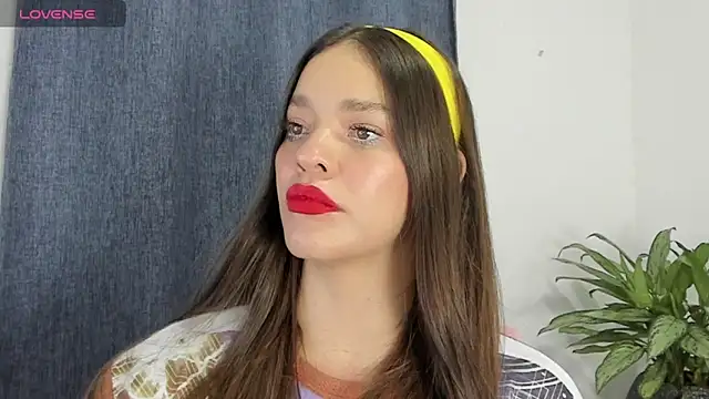 Snapshot of zoe69x chatting on February 6, 2025, 4:42 am zoe69x online show from February 6, 2025, 4:42 am