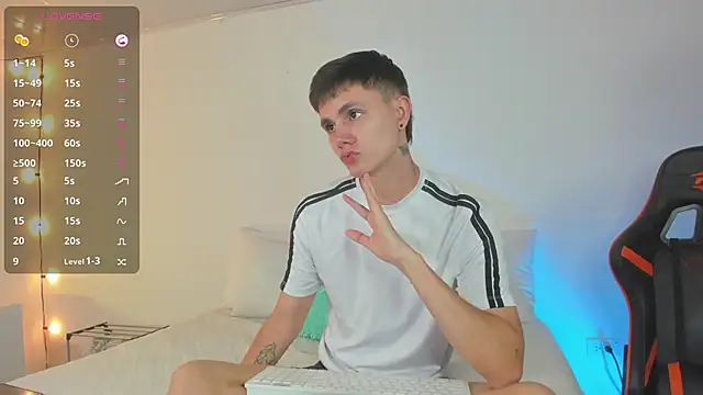 Snapshot of DustinLevine chatting on February 25, 2025, 12:36 am DustinLevine online show from February 25, 2025, 12:36 am