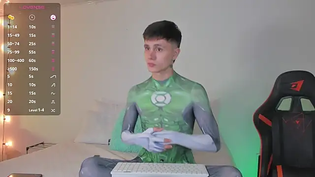 Snapshot of DustinLevine chatting on February 4, 2025, 2:39 am DustinLevine online show from February 4, 2025, 2:39 am