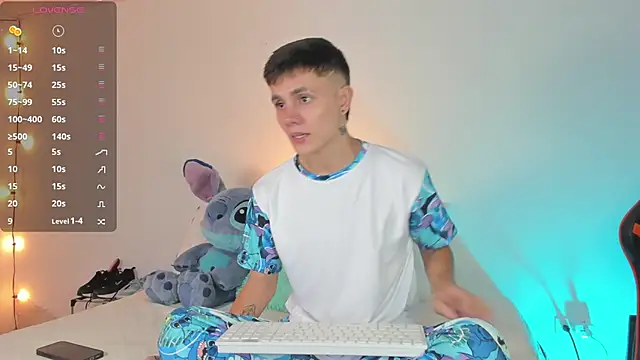 Snapshot of DustinLevine chatting on January 16, 2025, 12:45 am DustinLevine online show from January 16, 2025, 12:45 am