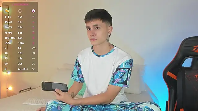 Snapshot of DustinLevine chatting on February 6, 2025, 2:22 am DustinLevine online show from February 6, 2025, 2:22 am