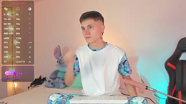 Snapshot of DustinLevine chatting on January 16, 2025, 12:52 pm DustinLevine online show from January 16, 2025, 12:52 pm