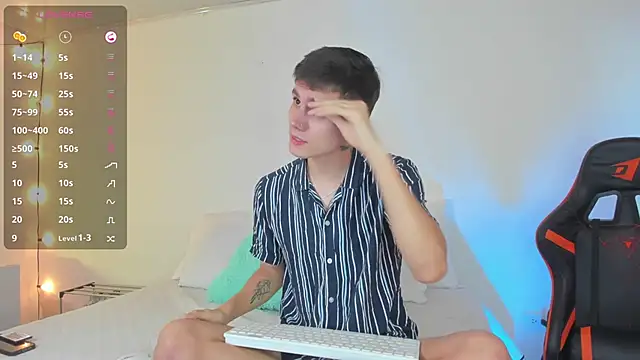 Snapshot of DustinLevine chatting on February 12, 2025, 12:33 pm DustinLevine online show from February 12, 2025, 12:33 pm