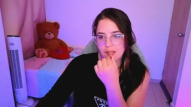  alicia z online show from April 16, 2026, 9:39 pm