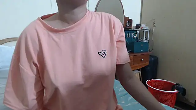 Snapshot of Beauty_Asian_Tina chatting on October 18, 2025, 12:45 am Beauty Asian Tina online show from October 18, 2025, 12:45 am