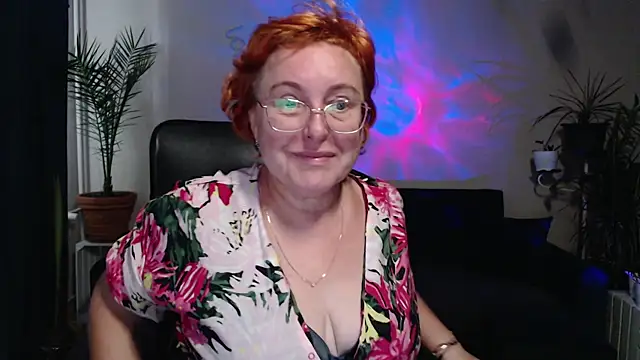 Snapshot of JoannaAndNeighbour chatting on October 9, 2025, 10:05 am JoannaAndNeighbour online show from October 9, 2025, 10:05 am