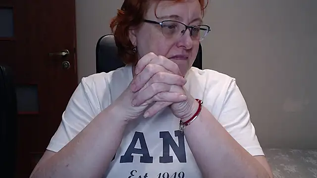 Snapshot of JoannaAndNeighbour chatting on March 4, 2025, 2:21 pm JoannaAndNeighbour online show from March 4, 2025, 2:21 pm