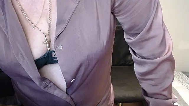 Snapshot of JoannaAndNeighbour chatting on March 9, 2025, 4:11 pm JoannaAndNeighbour online show from March 9, 2025, 4:11 pm