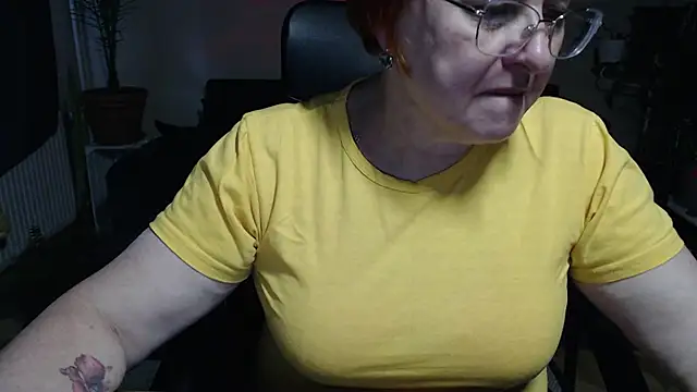 Snapshot of JoannaAndNeighbour chatting on October 21, 2025, 2:49 pm JoannaAndNeighbour online show from October 21, 2025, 2:49 pm