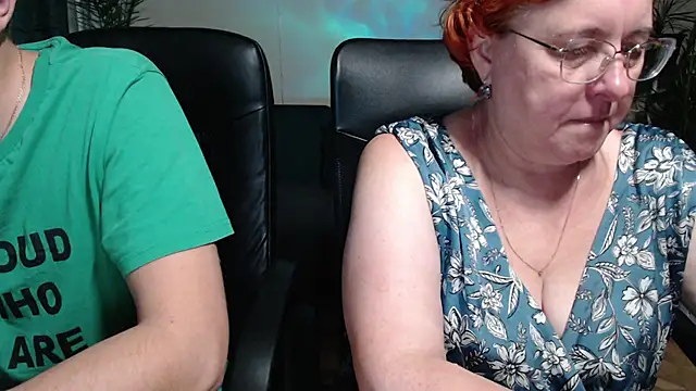 Snapshot of JoannaAndNeighbour chatting on October 11, 2025, 8:26 am JoannaAndNeighbour online show from October 11, 2025, 8:26 am