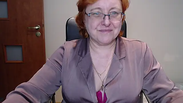 Snapshot of JoannaAndNeighbour chatting on March 8, 2025, 7:42 pm JoannaAndNeighbour online show from March 8, 2025, 7:42 pm