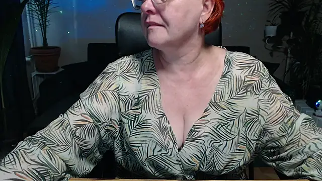 Snapshot of JoannaAndNeighbour chatting on September 10, 2025, 7:40 am JoannaAndNeighbour online show from September 10, 2025, 7:40 am