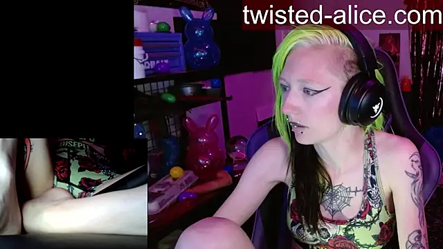 alicewonder09 online show from April 2, 2026, 3:13 am