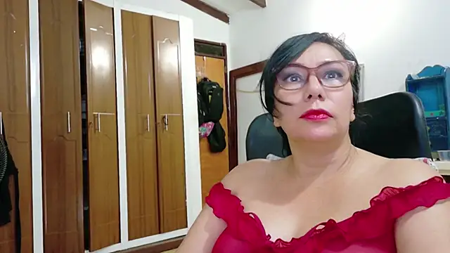 Snapshot of hottplay chatting on May 8, 2026, 12:03 am hottplay online show from May 8, 2026, 12:03 am