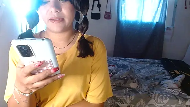 Amal Hadid online show from September 9, 2025, 10:30 pm