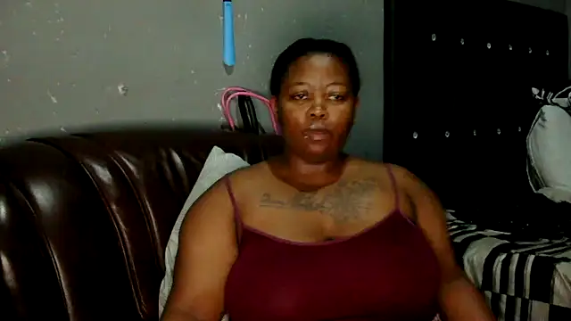 caramelbooty69 online show from February 19, 2026, 7:33 pm