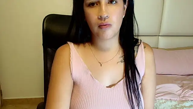 sara2520 online show from May 6, 2026, 2:04 am