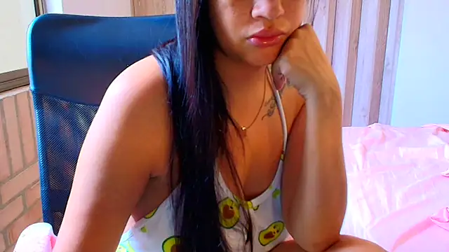 sara2520 online show from December 14, 2025, 7:41 pm