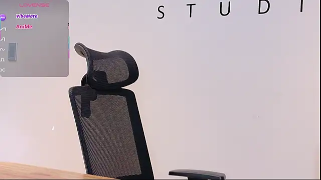 Sara Boom online show from November 17, 2025, 2:32 pm