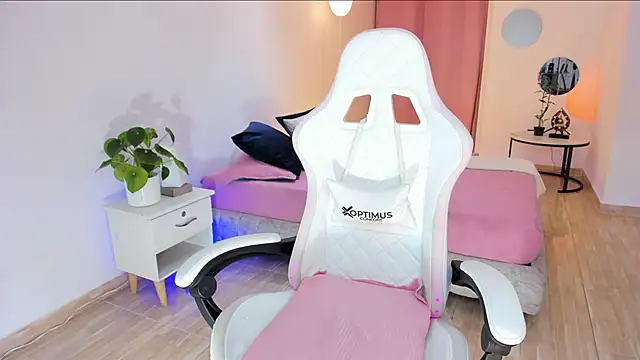 Snapshot of carleee_winter chatting on February 27, 2026, 12:33 am carleee winter online show from February 27, 2026, 12:33 am