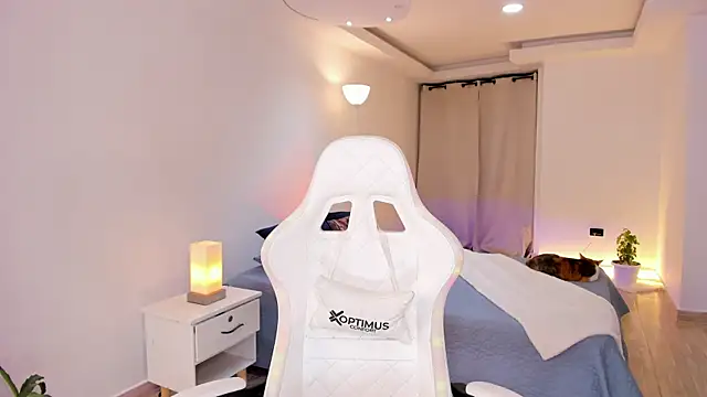 carleee winter online show from December 20, 2025, 2:03 am