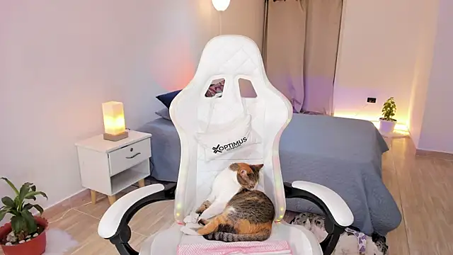 carleee winter online show from December 17, 2025, 1:54 am