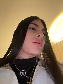 Sarasanders 4 online show from December 2, 2025, 2:56 am