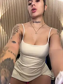 Sarasanders 4 online show from November 8, 2025, 4:05 am