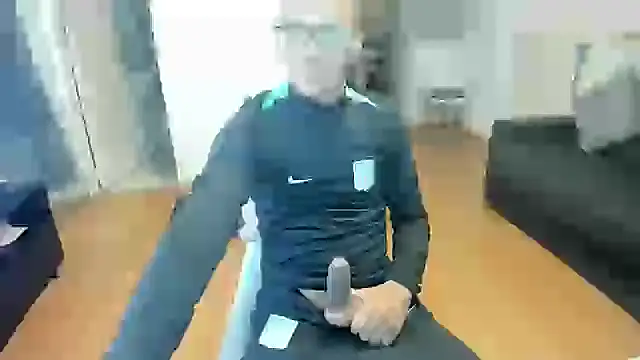 Snapshot of guachin_hunk chatting on April 22, 2026, 8:15 pm guachin hunk online show from April 22, 2026, 8:15 pm