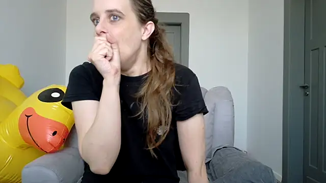 Snapshot of LadyChantale chatting on July 11, 2026, 6:46 am LadyChantale online show from July 11, 2026, 6:46 am