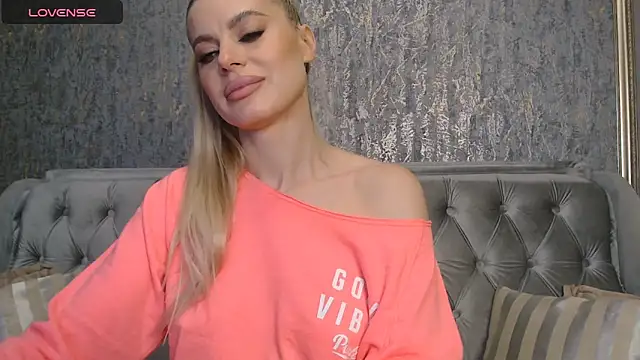 BlondieStar online show from October 22, 2025, 11:47 pm