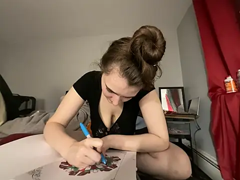 Snapshot of Snowbunnycake_131 chatting on August 1, 2026, 5:05 am Snowbunnycake 131 online show from August 1, 2026, 5:05 am