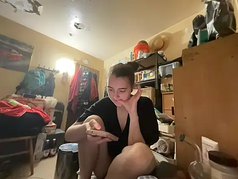 Snapshot of Snowbunnycake_131 chatting on June 28, 2026, 3:02 am Snowbunnycake 131 online show from June 28, 2026, 3:02 am
