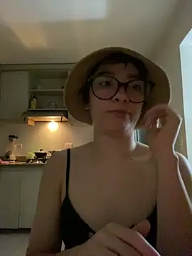 Snapshot of _Lunnaa_ chatting on June 30, 2026, 4:01 am Lunnaa online show from June 30, 2026, 4:01 am