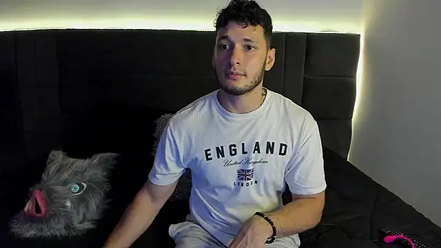 alejandro  2 online show from October 15, 2025, 4:26 pm