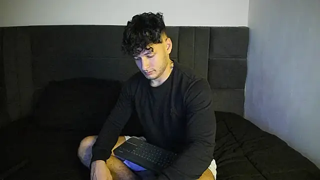 alejandro  2 online show from January 13, 2026, 1:42 am