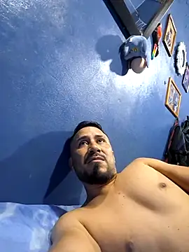 Eumanzor online show from April 14, 2026, 1:32 am