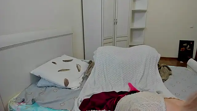 aminalive online show from November 28, 2025, 6:19 pm