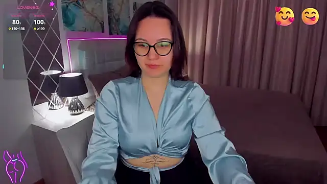 Snapshot of EsterLogan chatting on March 21, 2025, 5:21 am EsterLogan online show from March 21, 2025, 5:21 am
